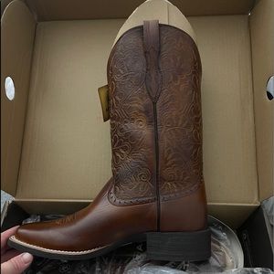Ariat women’s cowboy boots